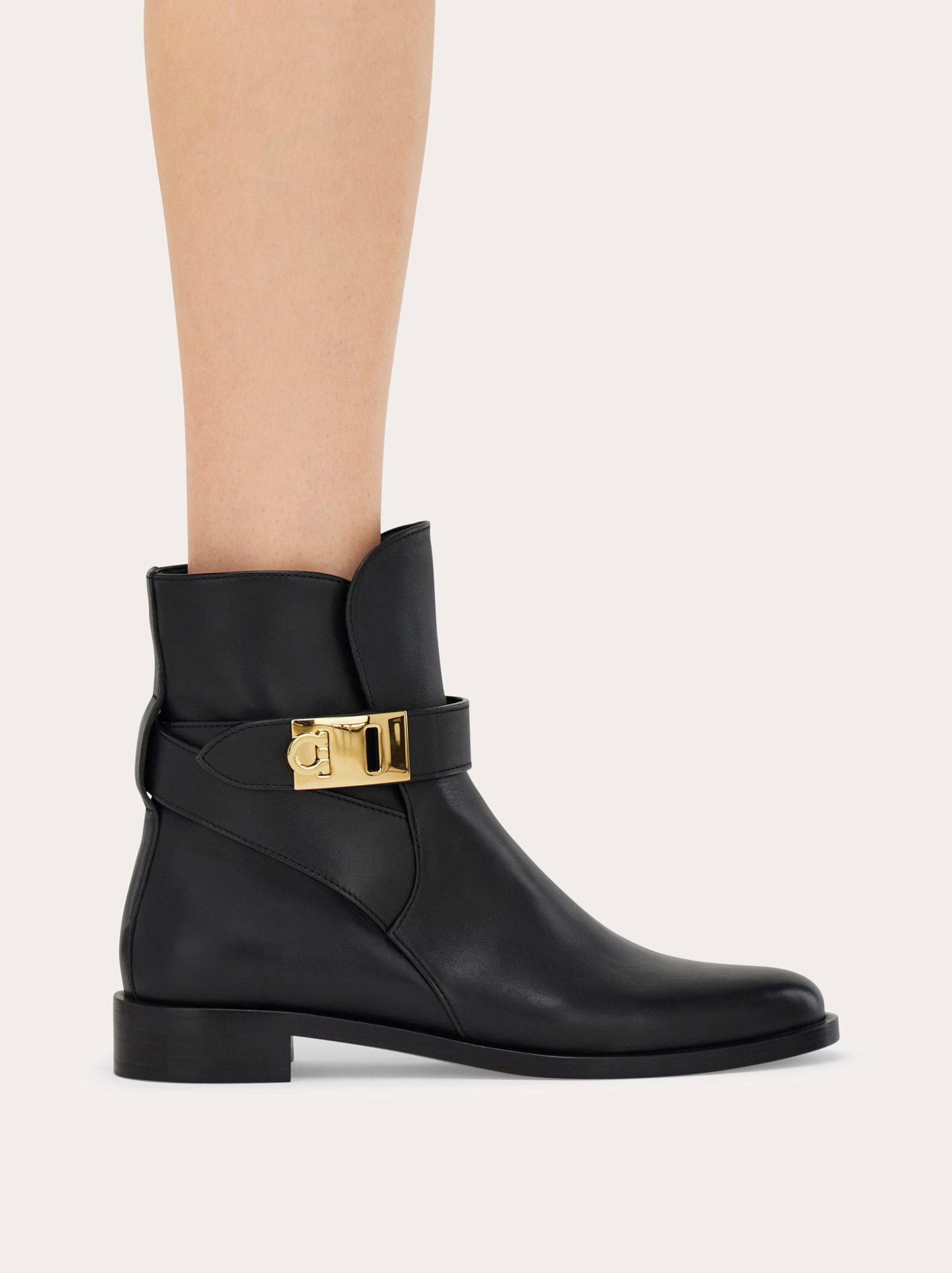 Ferragamo Hug buckle ankle boot - Image 5